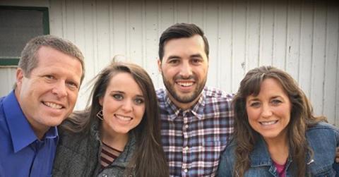 Jinger duggar rubs bump pregnancy belly rumors video hero