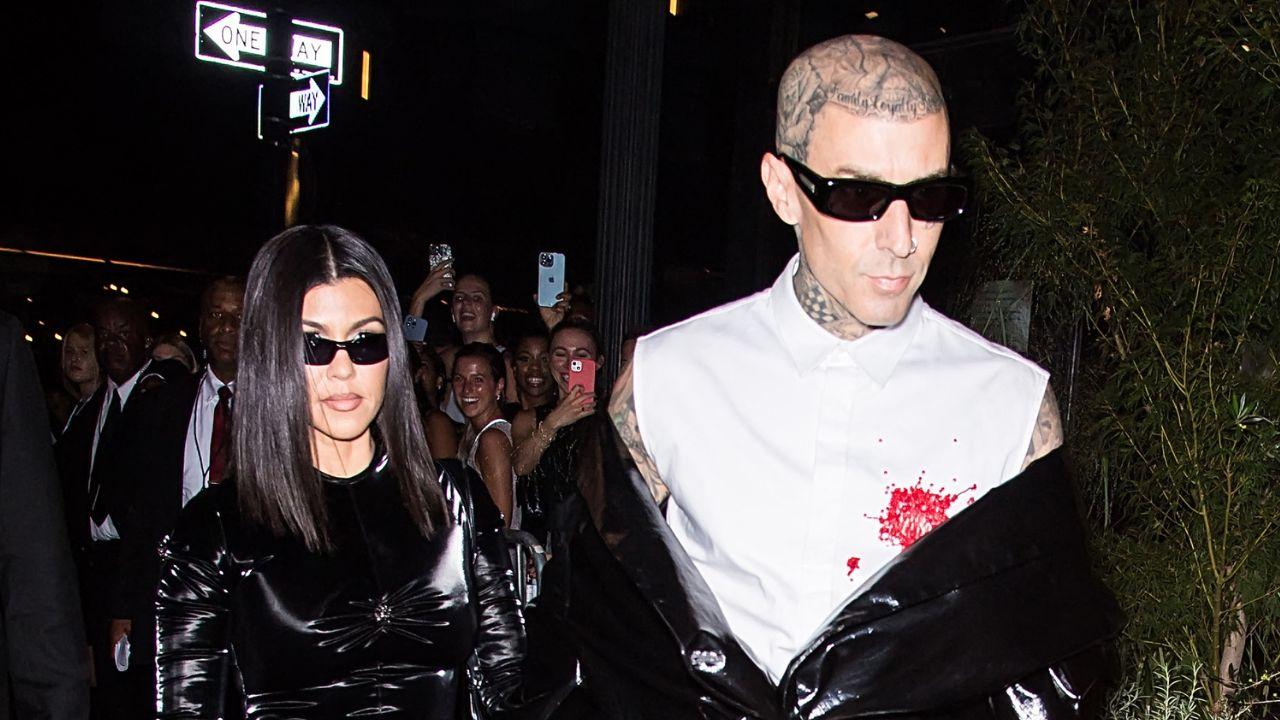 image of Kourtney kardashian and travis barker 