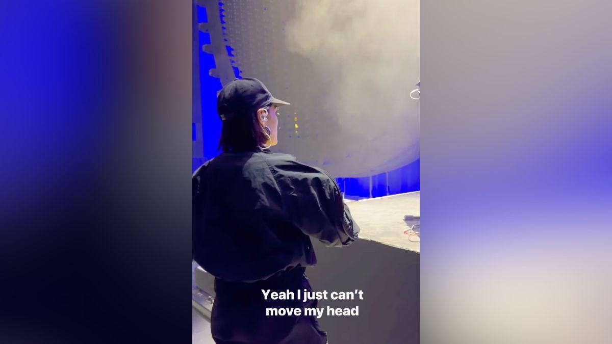 Image of Jessie J hit her head on the roof of a car.