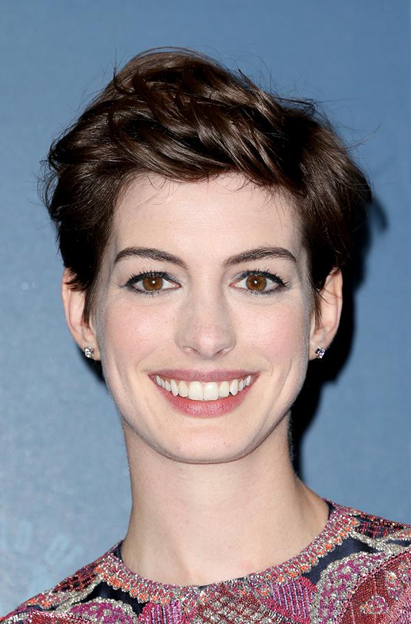 Anne Hathaway 17