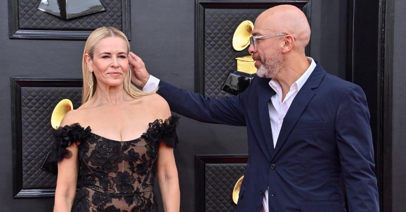 chelsea handler dresses to impress while making an adorable appearnce with boyfriend jo koy at the grammy awards