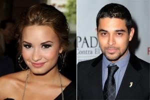 2010__11__Demi_Lovato_Wilmer_Valderrama_Nov9newsneb 300×200.jpg