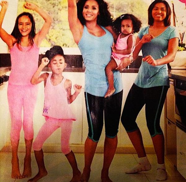 https://media.okmagazine.com/brand-img/hfmUvYR7O/0x0/2013/10/mel-b-daughters.jpg