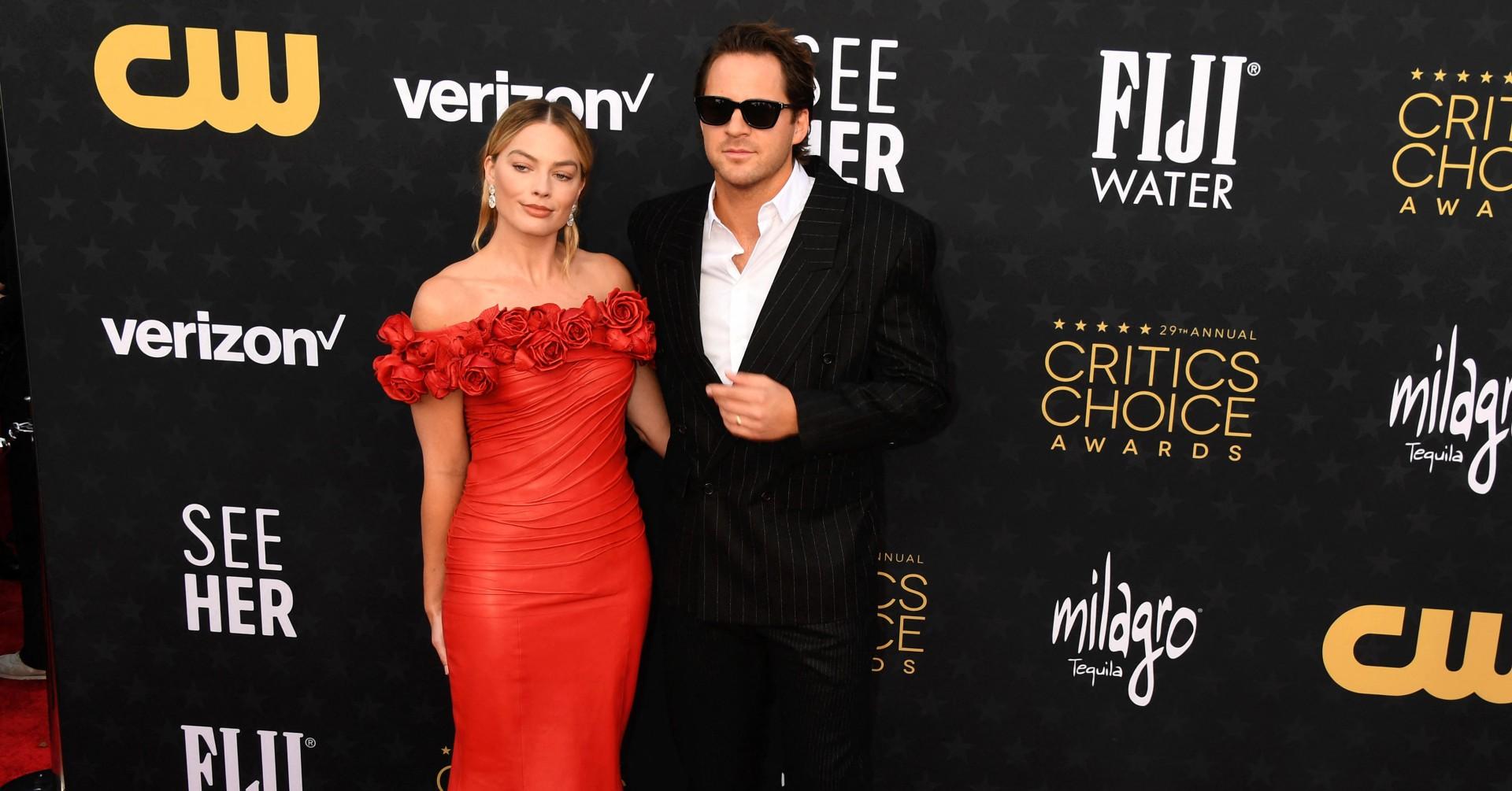 margot robbie pregnant expecting first child