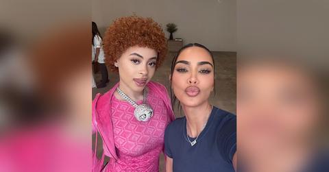 kim kardashian attacked constantly duck lip poses pp