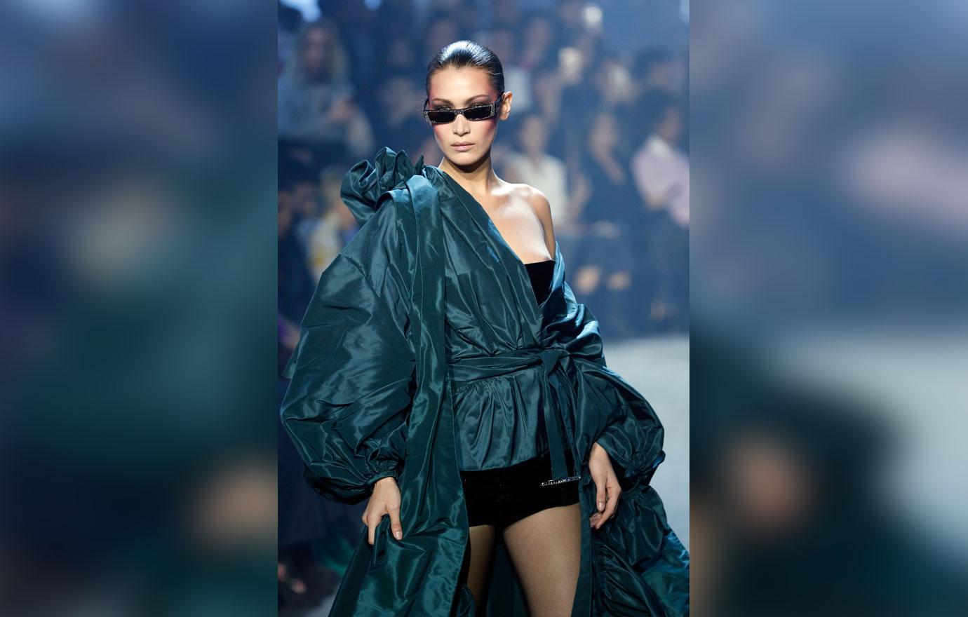 Model has embarrassing nip slip on runway