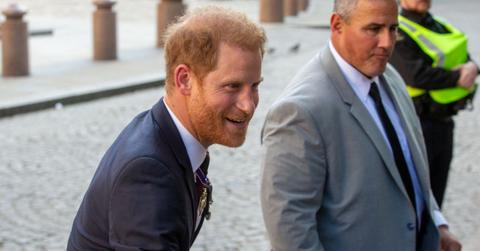prince harry feeling heat spare confession threatens american visa status