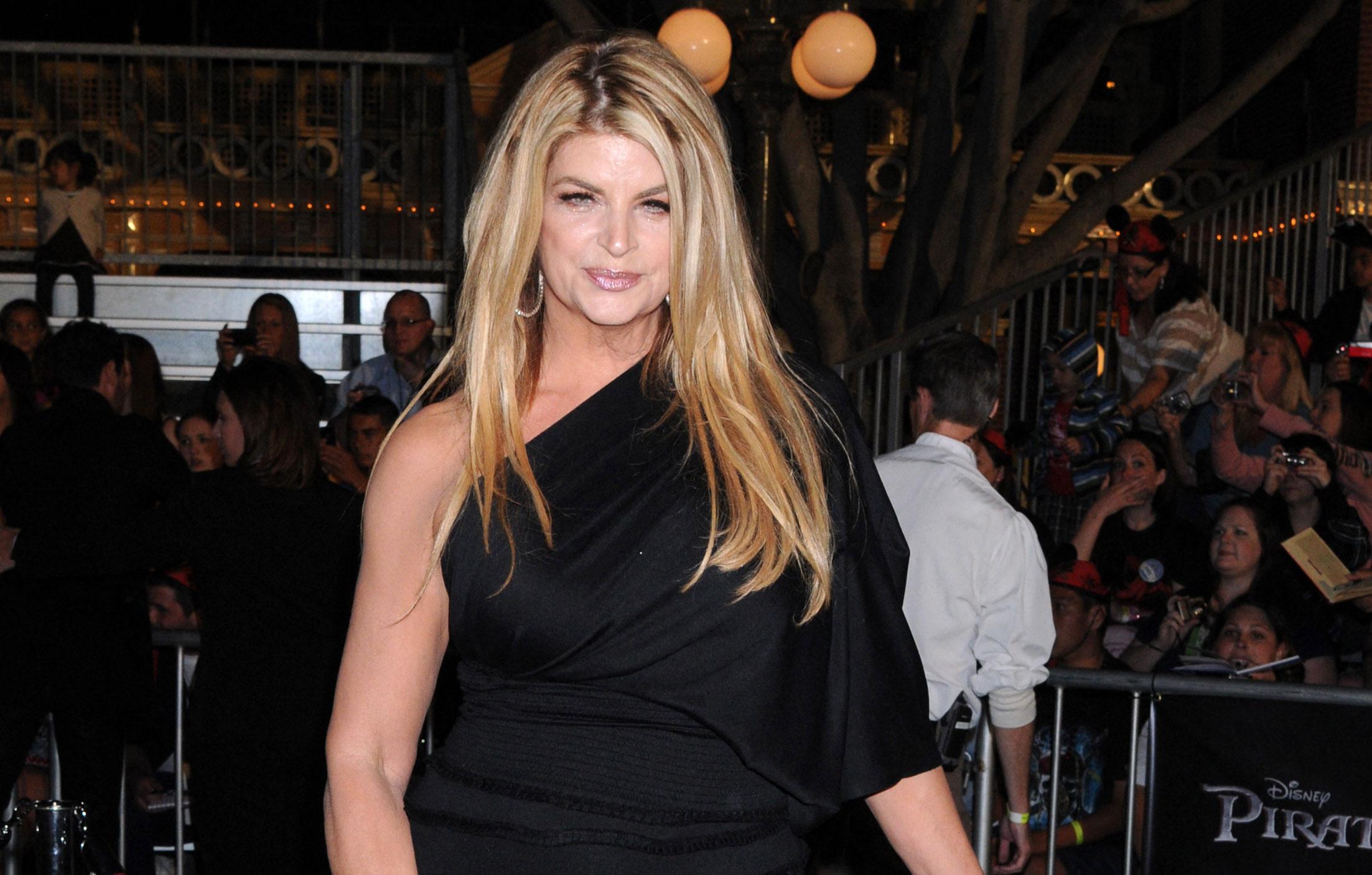 hollywood stars pay tribute kirstie alley death