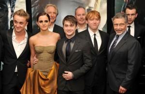 2011__07__Harry_Potter_Deathly_Hallows_July14newsbt 300&#215;194.jpg