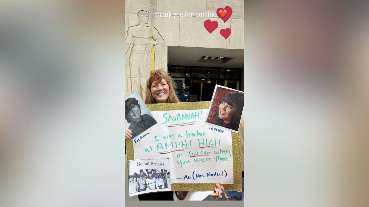 Image of Savannah Guthrie's high school teacher came to visit her on the set of 'Today.'