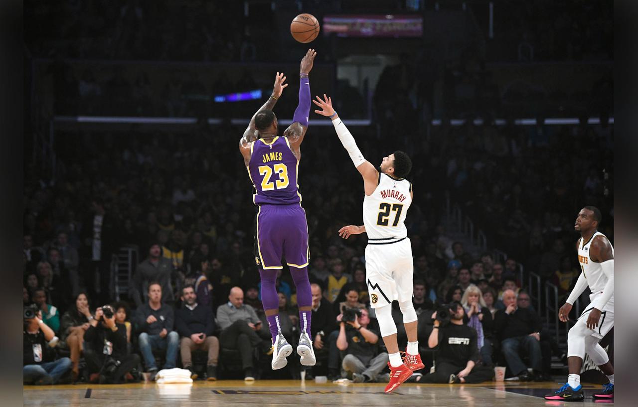 2 Chainz Gives LeBron James A Gold Necklace After His Historic Game