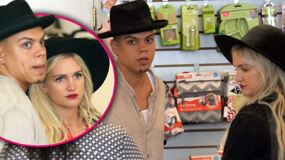 Ashlee simpson evan ross baby shopping (1)