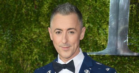 Alan cumming tony awards 2015 navy short suit