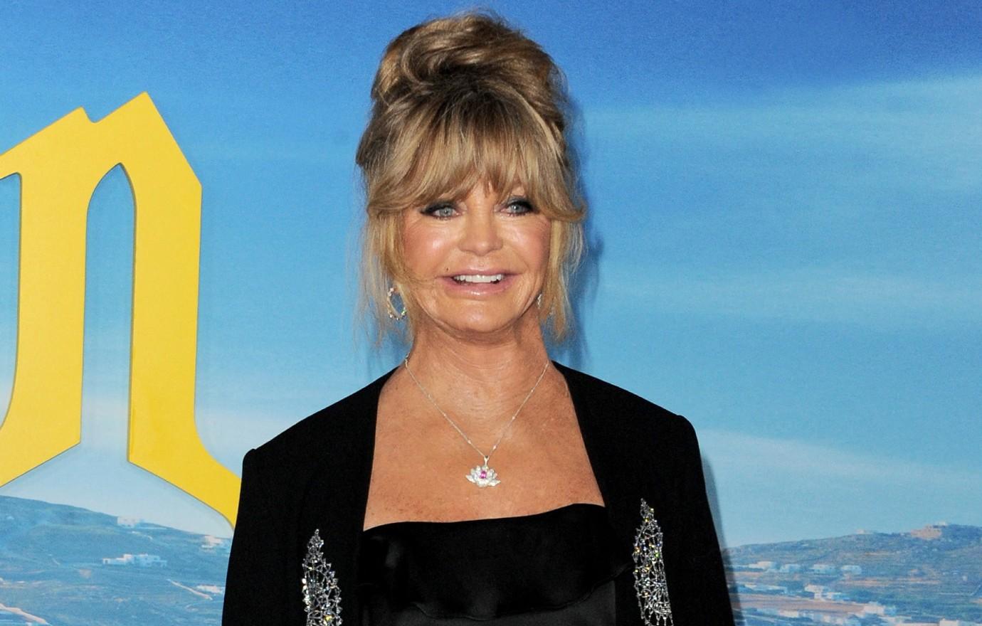 goldie hawn claims aliens touched her face finger of godf