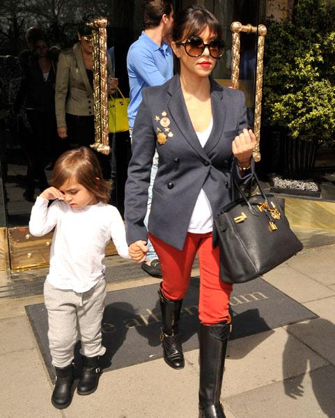 Ok_042413_news kourtney kardashian mason disick london_ _1.jpg