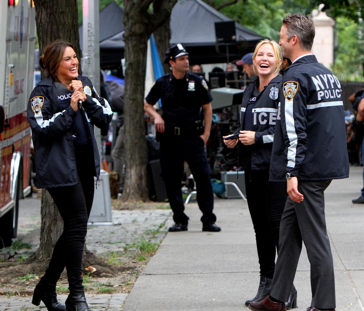 Kelli giddish on set