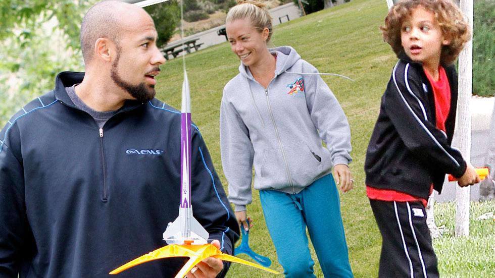EXCLUSIVE: Kendra Wilkinson and Hank Baskett have a family day at the park