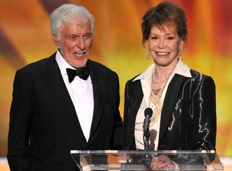 Mary tyler moore dick van dyke jan30neb.jpg