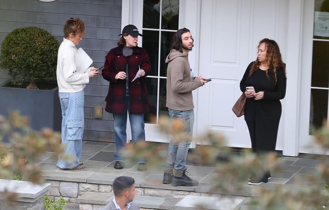 jennifer lopez tours pacific palisades property ben affleck photos