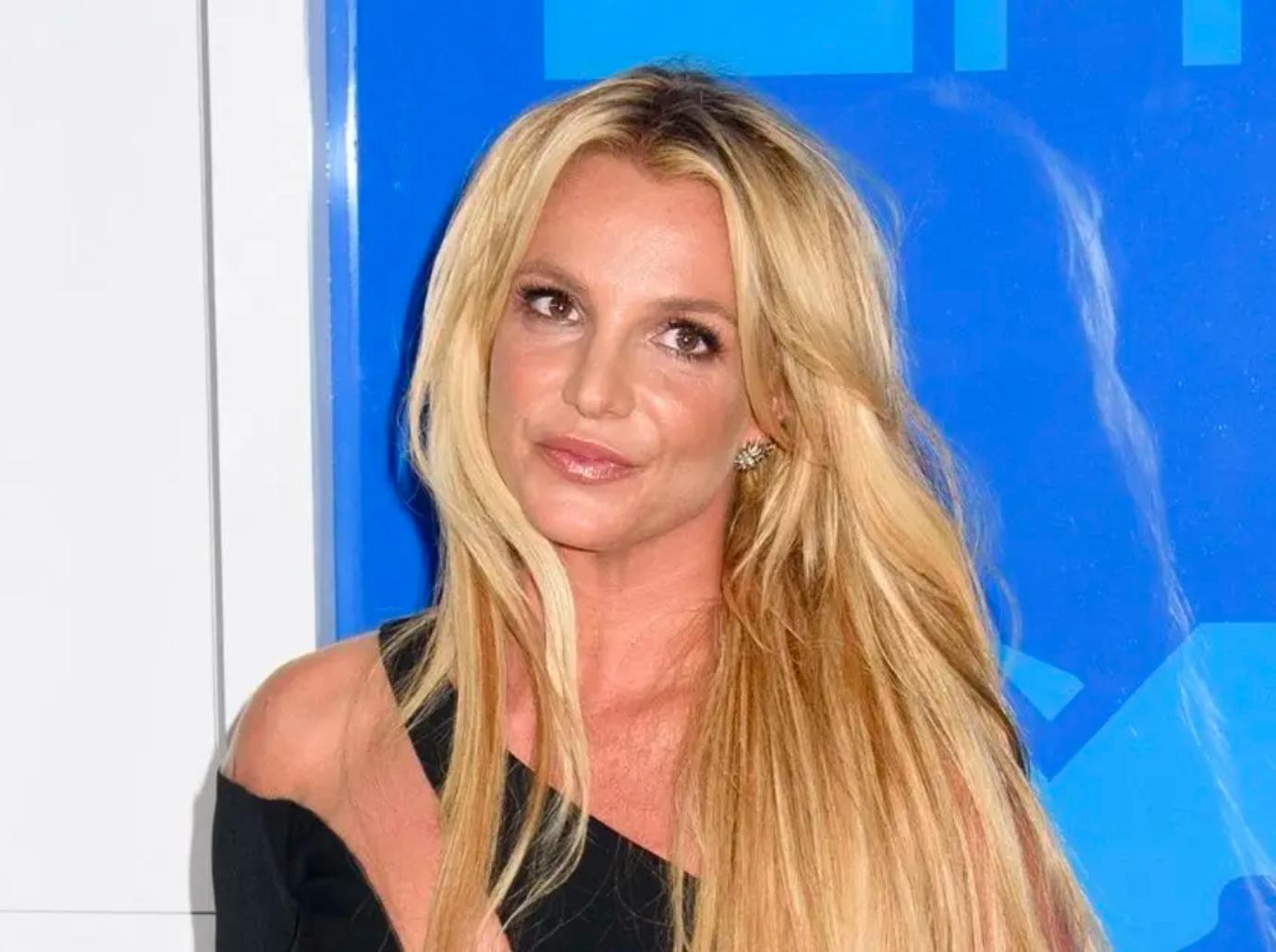 britney spears something going on fans mental health