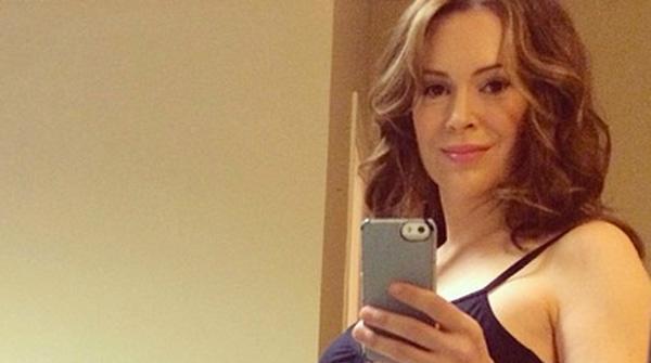 Alyssa milano pregnancy selfie