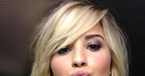 Demi lovato twit pic kisses