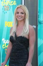 2009__10__britney 148×225.jpg