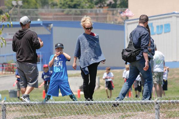 Britney spears kevin federline laugh smile date day 07