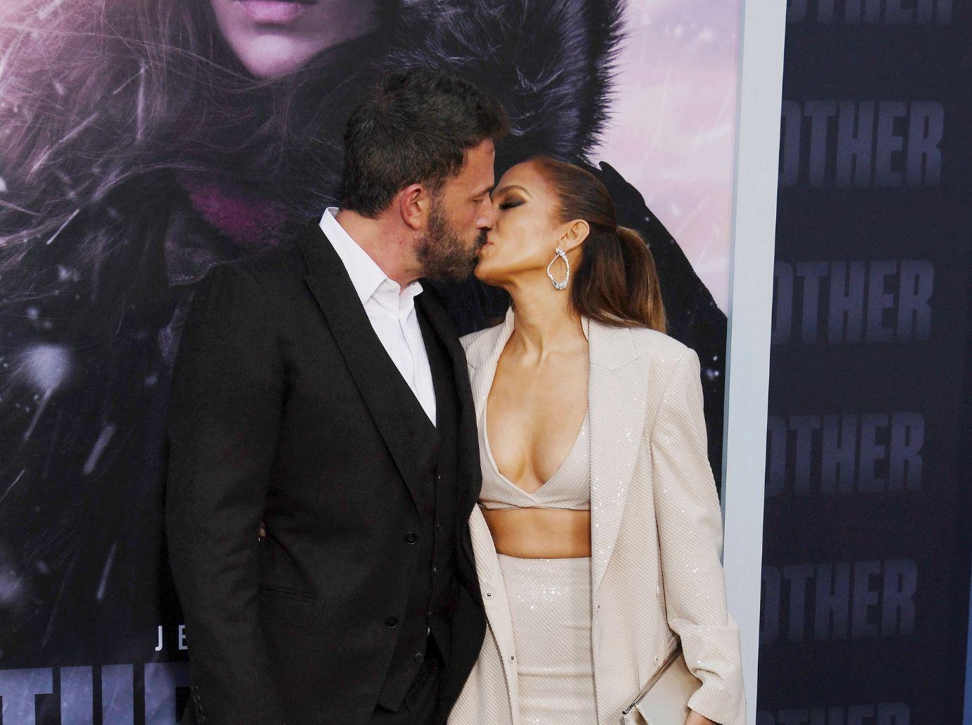 Photo of Ben Affleck and Jennifer Lopez