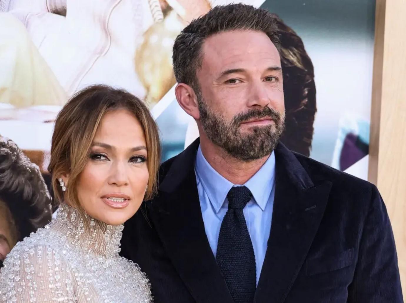 jennifer lopez wedding ring seen wearing ben affleck divorce rumors