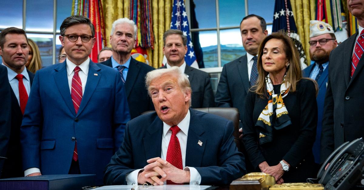 Image of Donald Trump seemingly attempted to hid his bruising inside of the Oval Office.