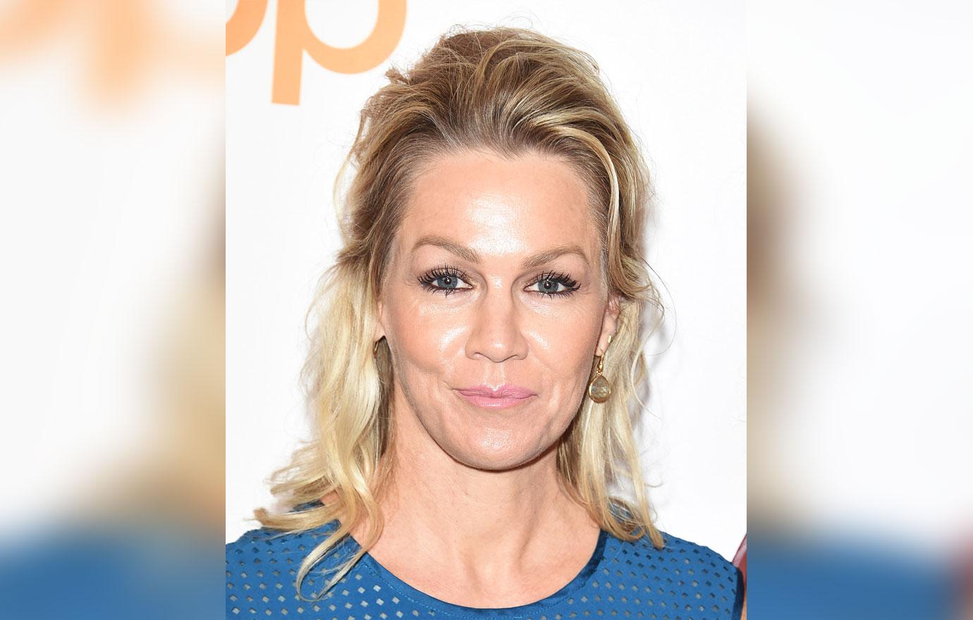 Jennie Garth's Ex Is Trying To Milk The Divorce Despite Having No kids ...