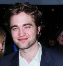 2010__03__robert_pattinson_march10_news 215×225.jpg