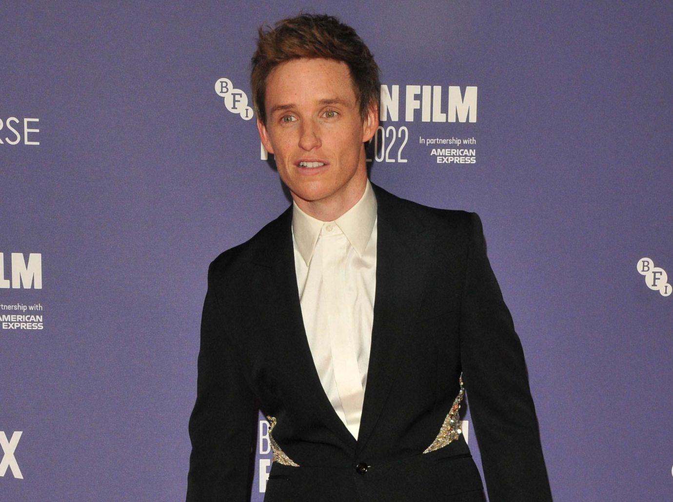 eddie redmayne dragged disturbing  tony awards performance watch