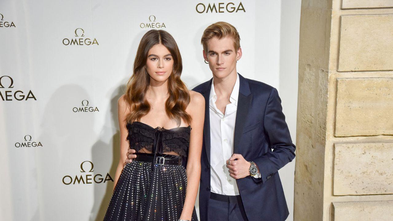 pic of Kaia & Presley Gerber.