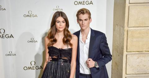pic of Kaia & Presley Gerber.