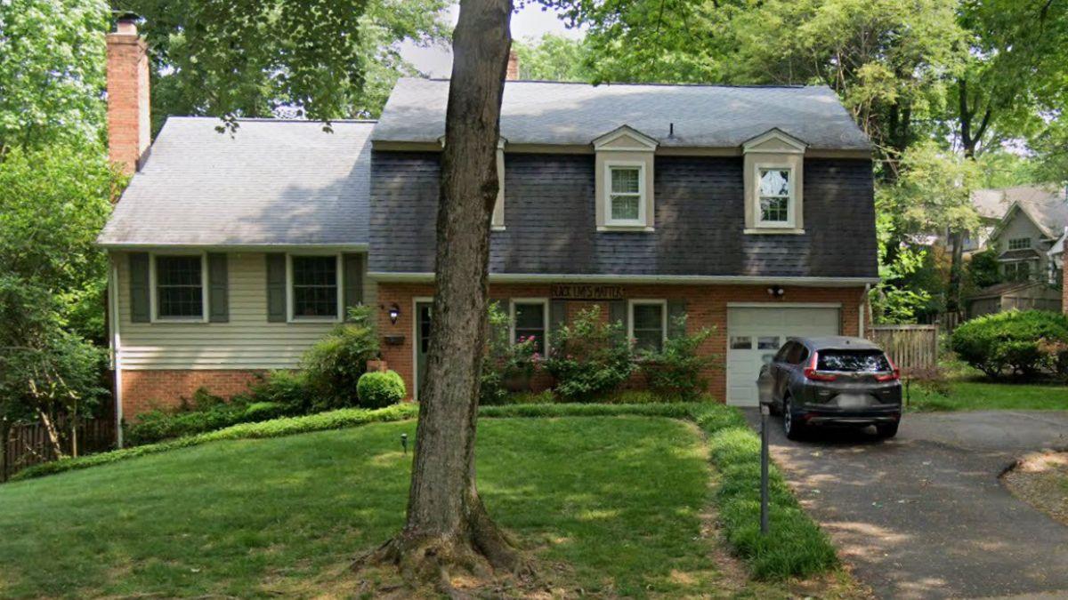 image of The estranged couple's two teenage children were home at the time.