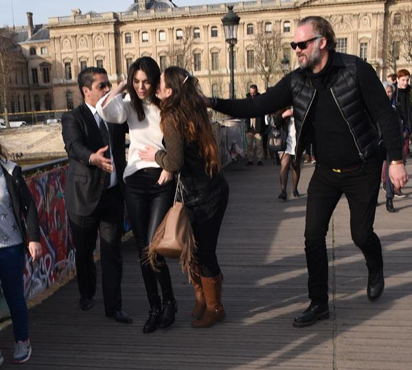 Kendall jenner attacked female fan paris 06