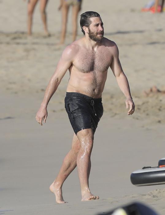 Jake Gyllenhaal Goes Shirtless In St. Barts