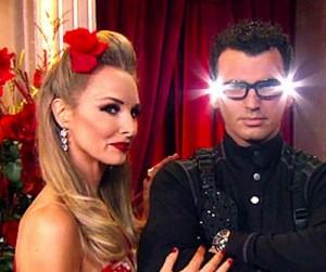 2011__10__Chynna_Phillips_Oct12 300×289.jpg