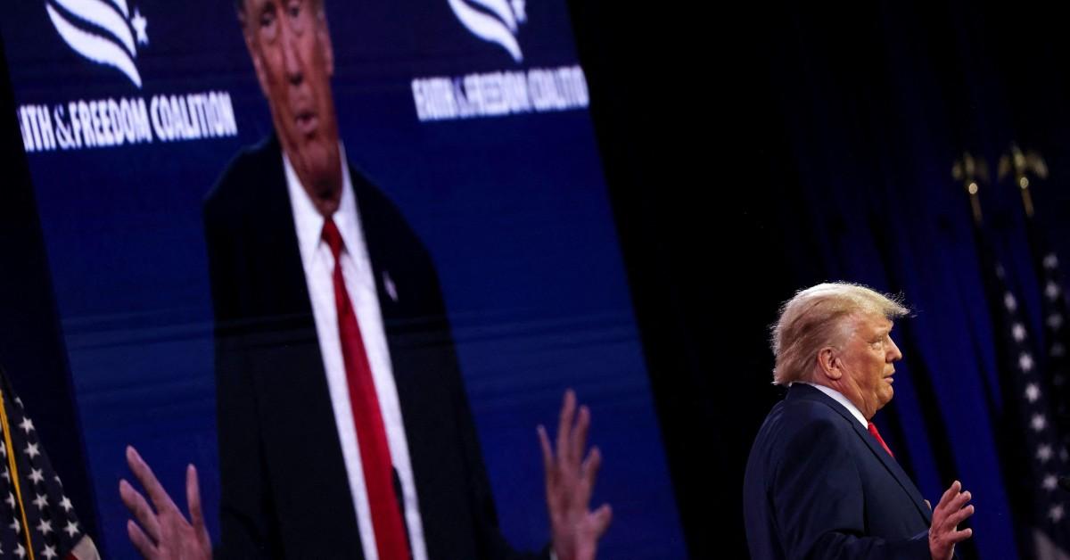 Donald Trump Met With Cheers & Boos At South Carolina Football Game
