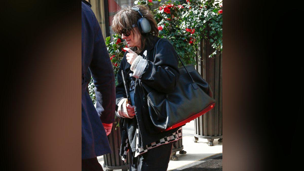 Photo of The 'Stranger Things' star still feels 'enormous pressure' to look a certain way.