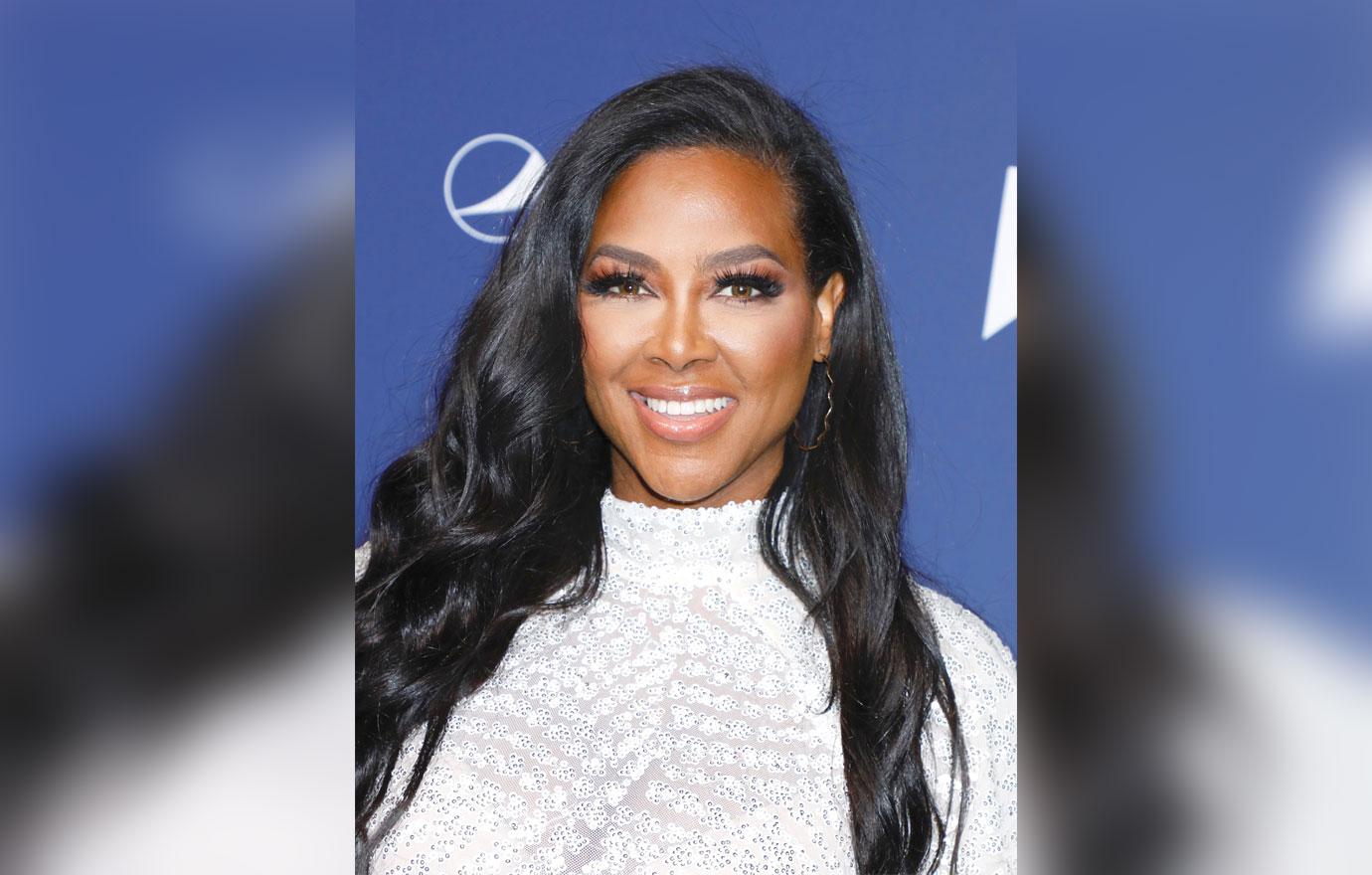 Kenya Moore Breaks Down Talking About Estranged Mom On ‘The Real’