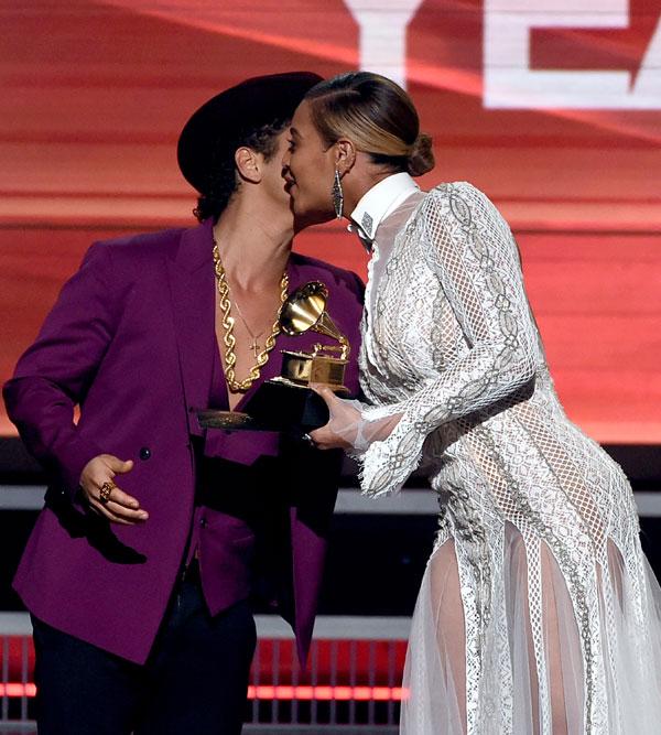 Beyonce wardrobe malfunction grammys