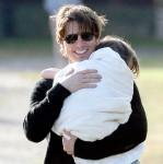 2010__05__Tom_Cruise_Suri_CruiseMay14newsne 149×150.jpg