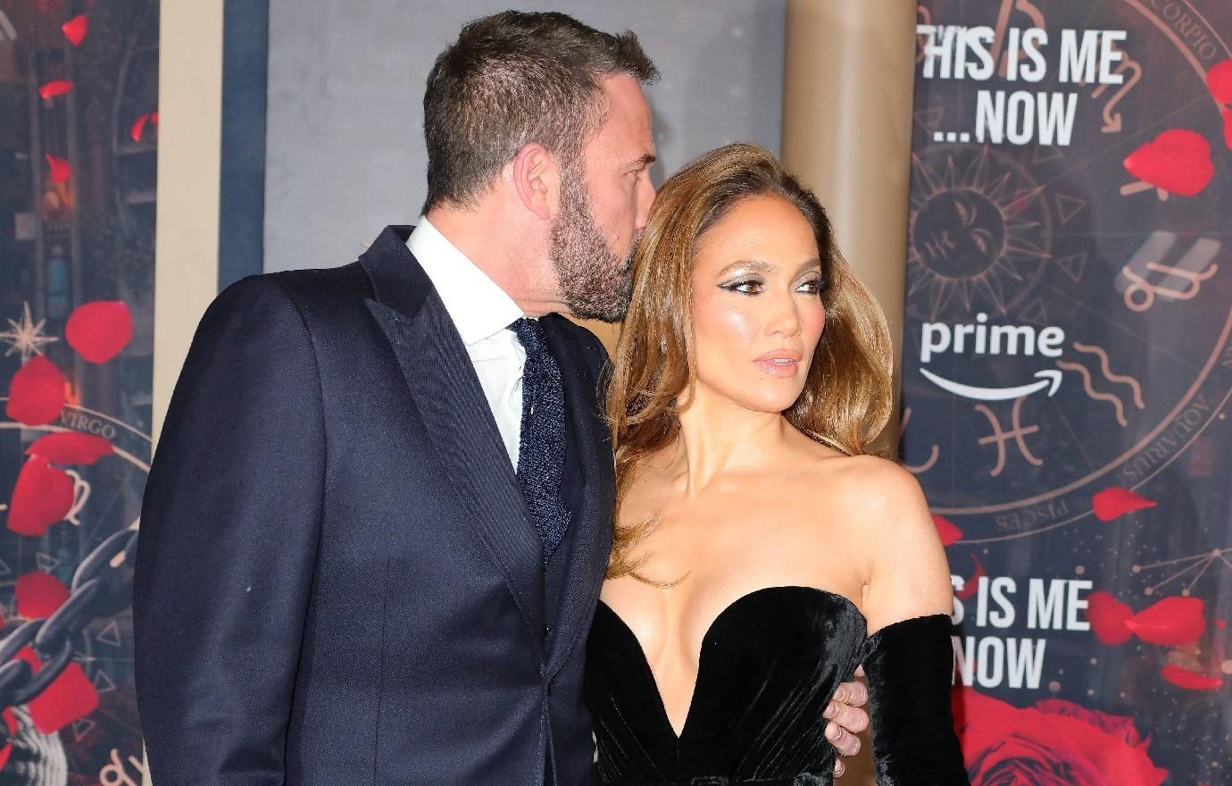 jennifer lopez friends disgusted ben affleck shocking split source