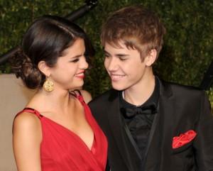 2011__04__Selena_Gomez_Justin_Bieber_April21news 300×241.jpg