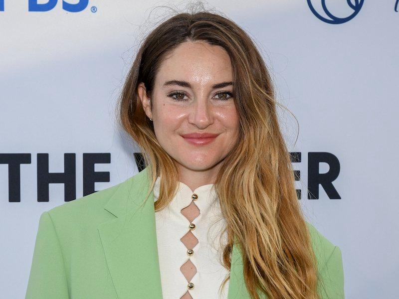 aaron rodgers shailene woodley still cries split