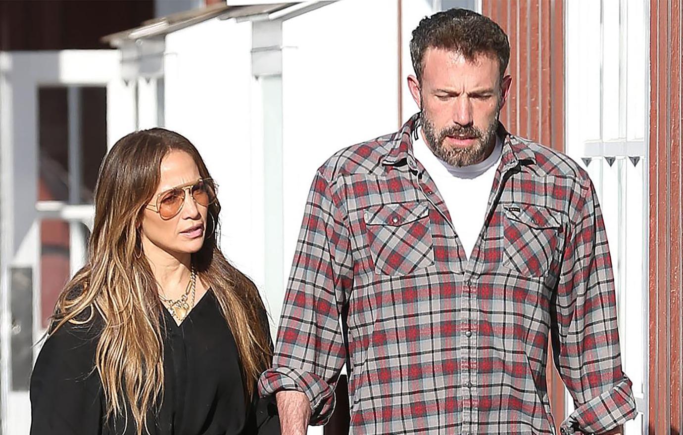 jennifer lopez engagement ring instagram ben affleck raya rumors