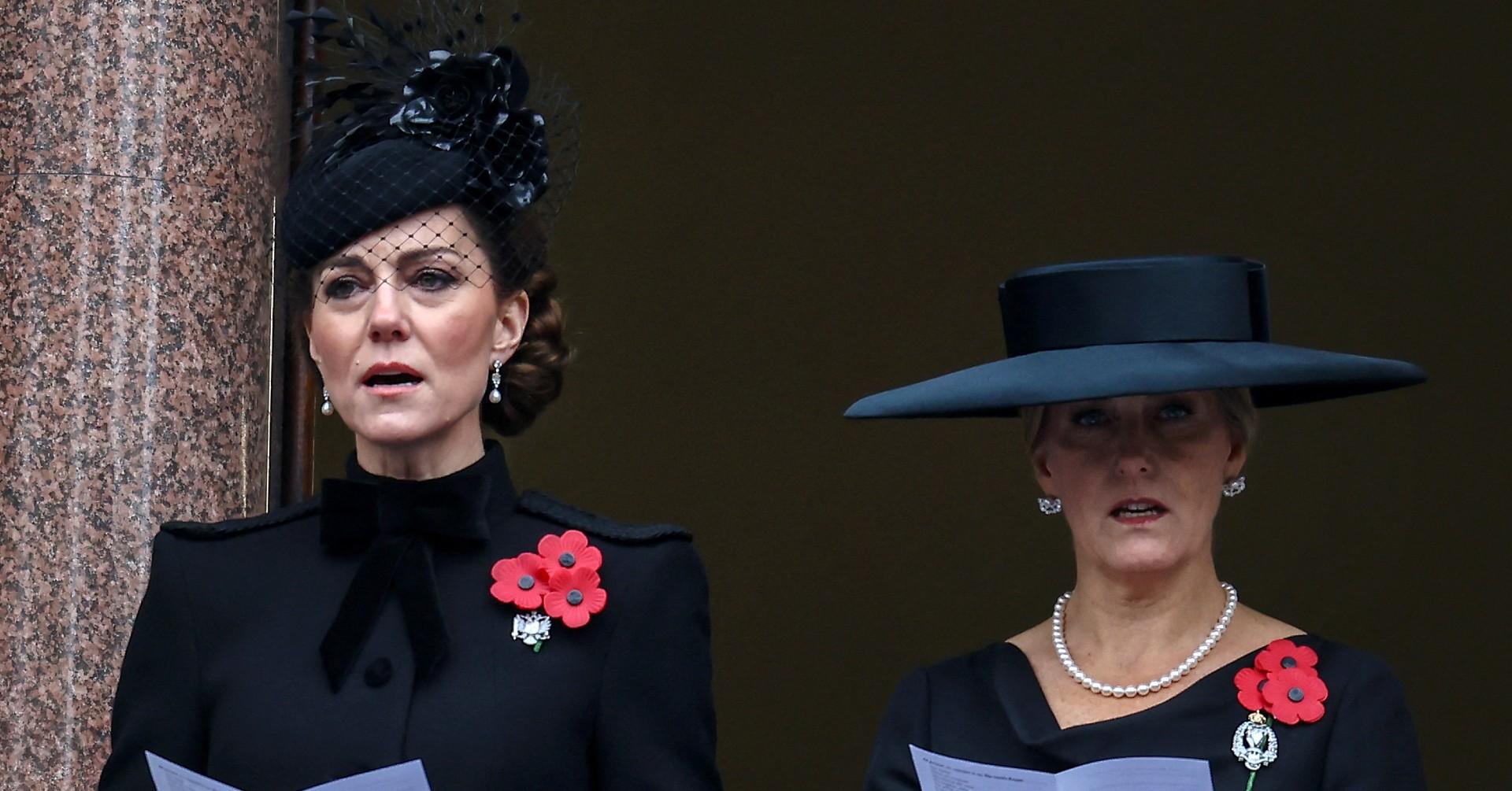 kate middleton sparks concern looking tired remembrance day service